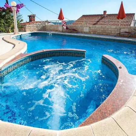 Pool & Panorama Masha *